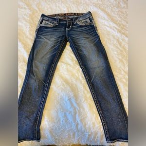 Women’s Rock Revival skinny jeans